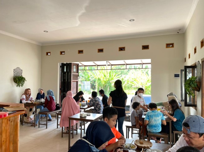 Dapur Kharisma: Santapan Rumahan yang Menghangatkan Jiwa di Tengah Cilacap